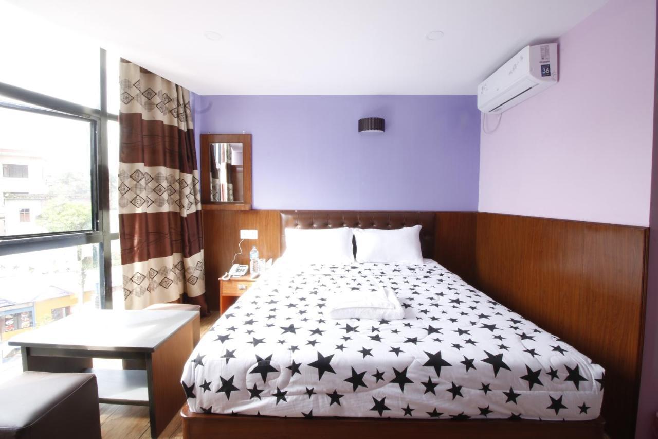 Everest Holiday Inn Catmandu Exterior foto