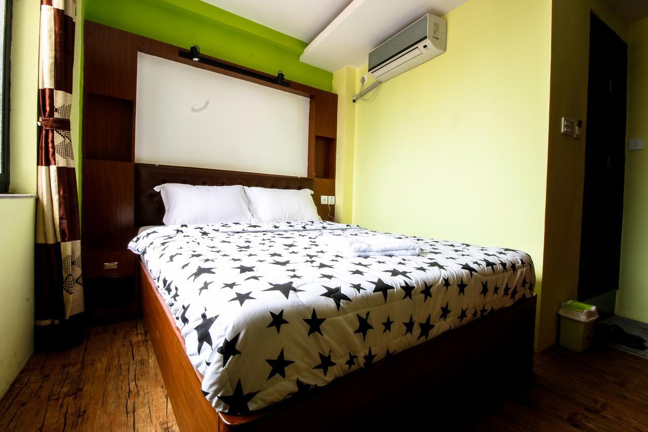 Everest Holiday Inn Catmandu Exterior foto